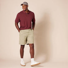 Load image into Gallery viewer, Amazon Essentials Men&#39;s Classic-Fit 9&quot; Short